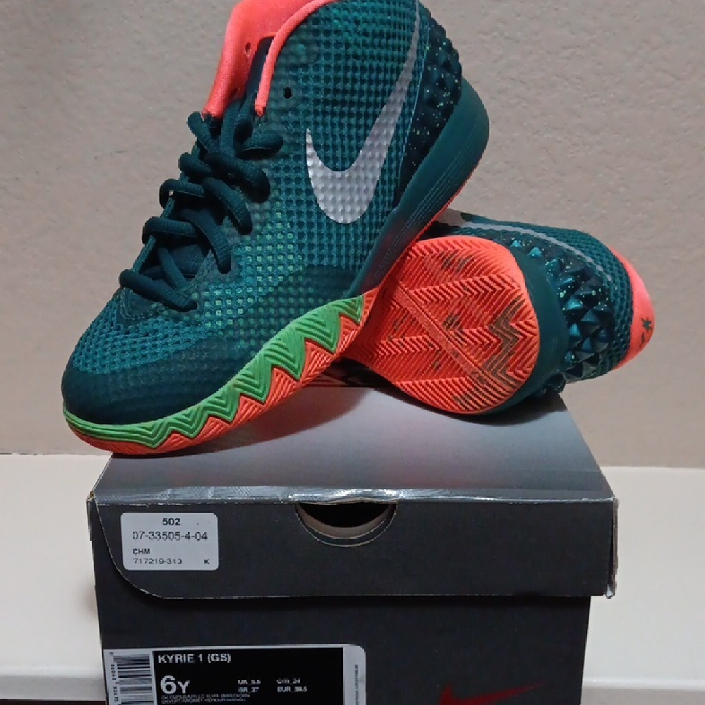 Nike Kyrie 1 GS Basketball Shoes